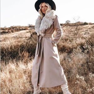 VICI FREDERICA POCKETED FAUX FUR COLLAR COAT
